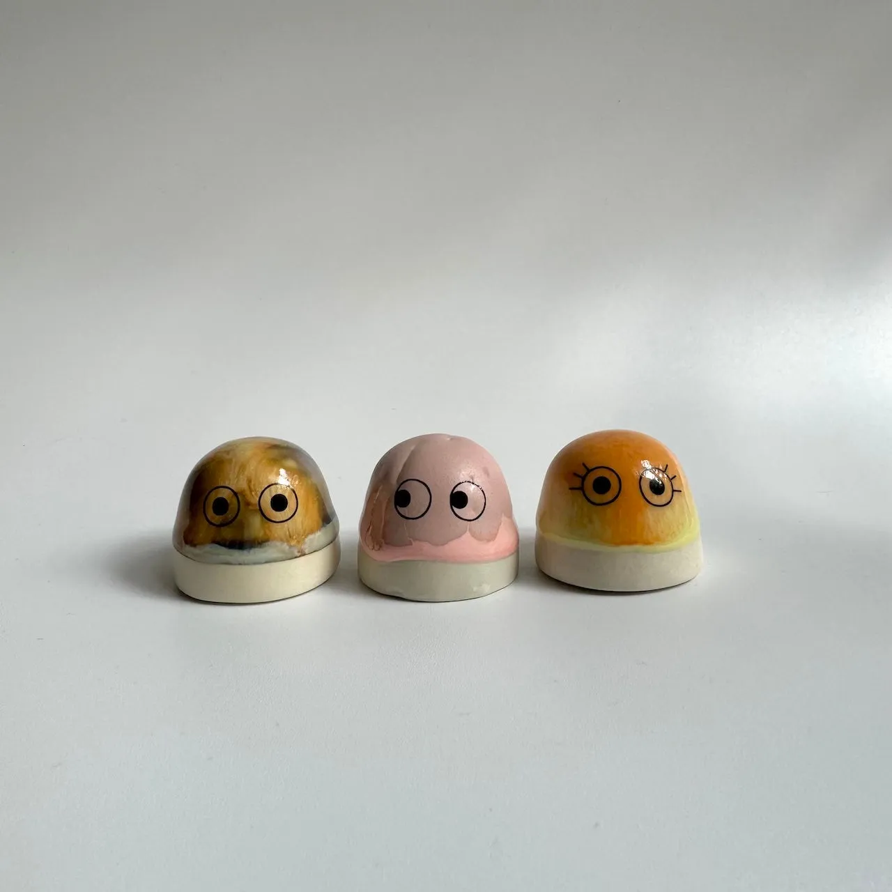 Familia Figurine | Dot | Brainiac | by Studio Arhoj