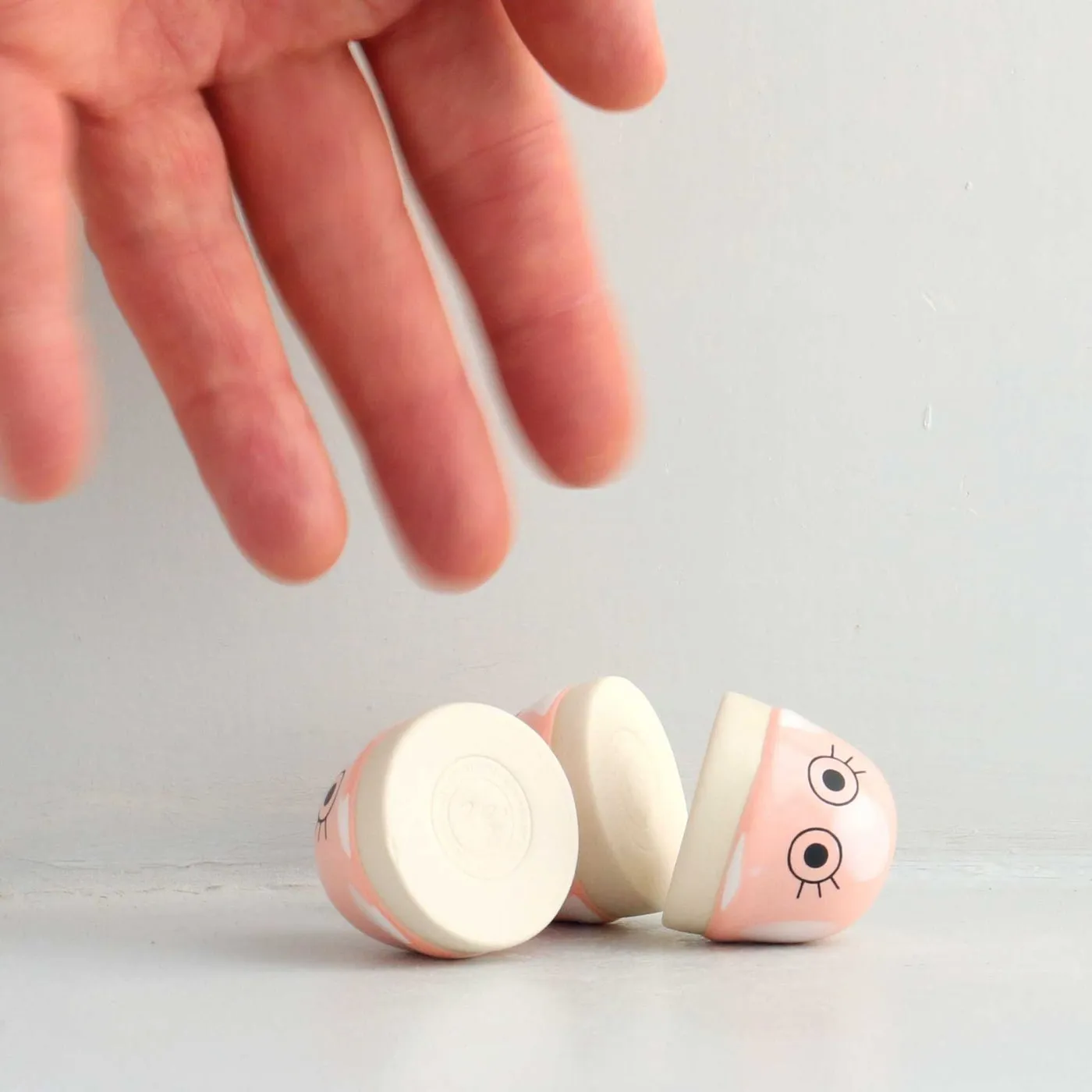 Familia Figurine | Dot | Brainiac | by Studio Arhoj
