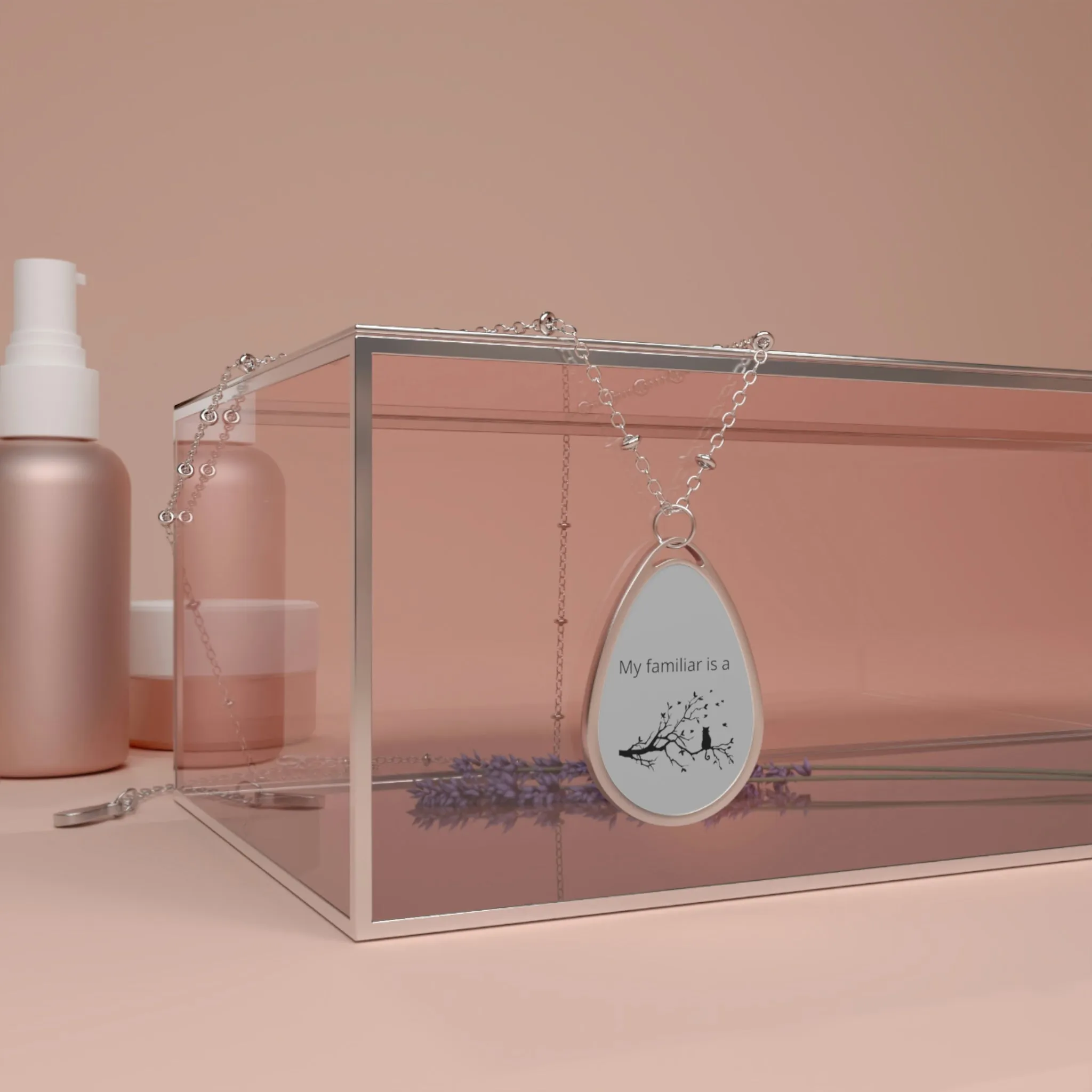 familiar Oval Necklace